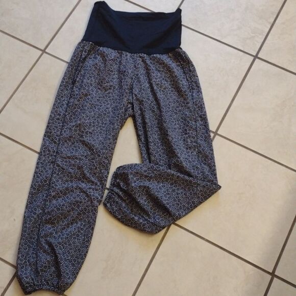 Lululemon Om Pant Black baggy with gathered hem cropped size 4 - Picture 2 of 11